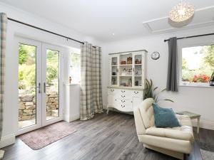 Rhinegold Bungalow, Sheffield Accommodation image 2 Rhinegold Bungalow, Sheffield image two
