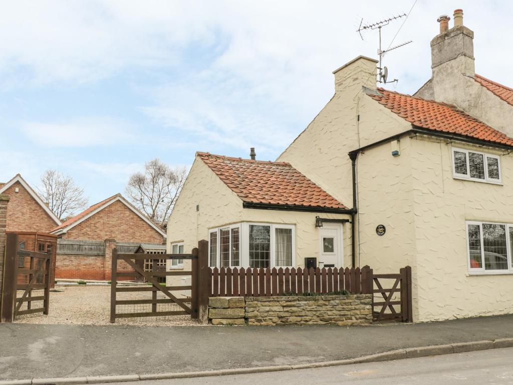 Lena Cottage, Driffield Accommodation image 1 Lena Cottage, Driffield image one