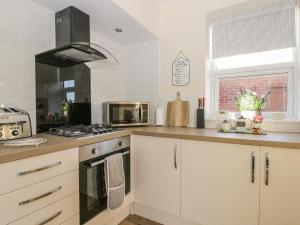 204 Sea View House, Redcar image two