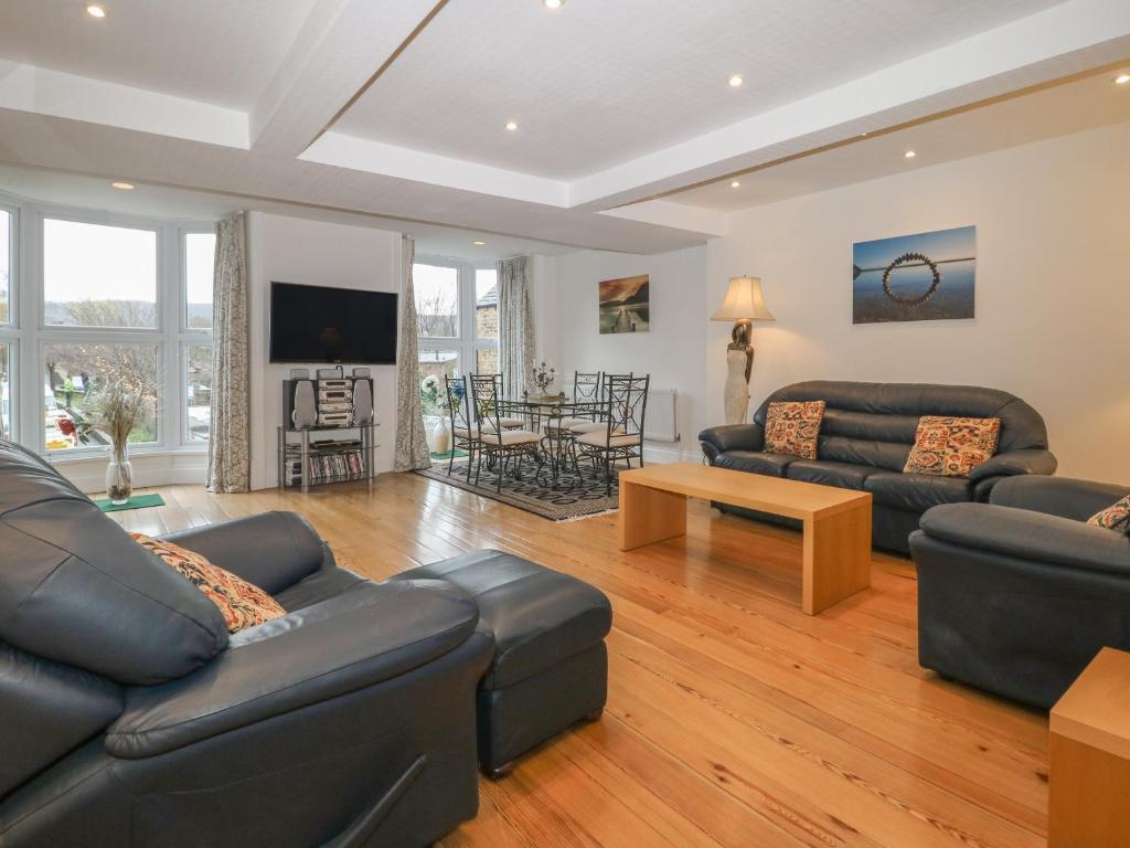 Park Road Apartment image one