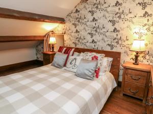 Monks Cottage image two