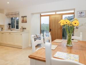 Lavender Cottage image two
