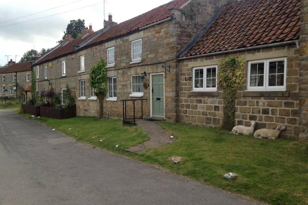 SUNNYSIDE COTTAGE Accommodation image 1 SUNNYSIDE COTTAGE HUTTON LE HOLE NORTHYORKSHIRe image one