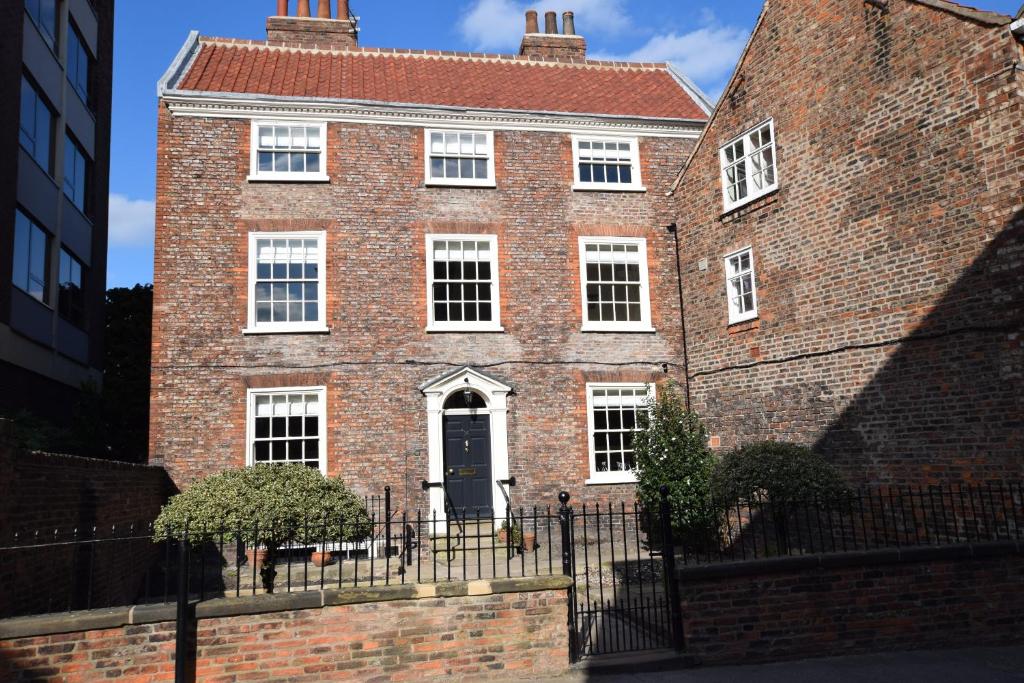 14 St Saviours Place, YORK Accommodation image 1 14 St Saviours Place, YORK image one