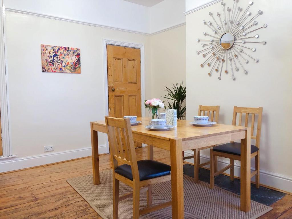 Lovely 3 beds house 6 guests King beds Accommodation image 1 Lovely 3 beds house 6 guests King beds image one