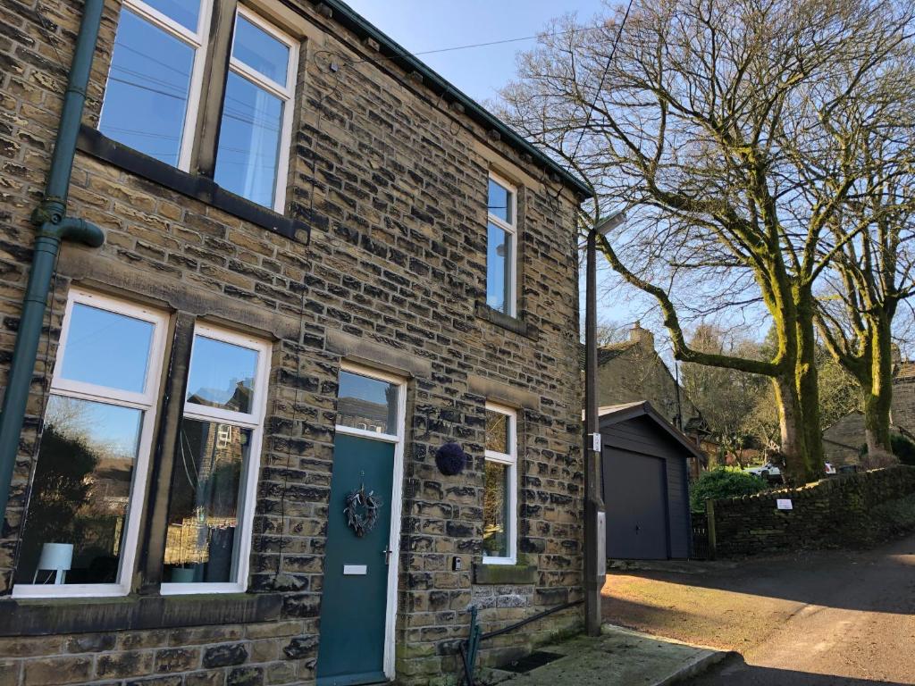 Hill Cottage image one