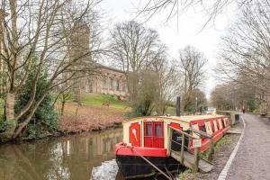Cosy Mill Workers Cottage Heritage Saltaire Accommodation image 2 Cosy Mill Workers Cottage Heritage Saltaire image two