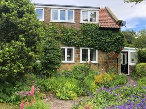 Scalby Grove Cottage Accommodation image 2 Scalby Grove Cottage image two