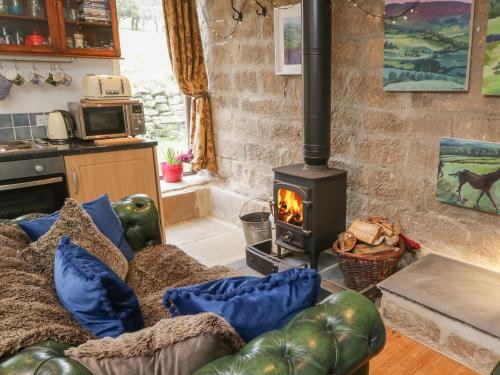 Daffodil Cottage, Whitby image three