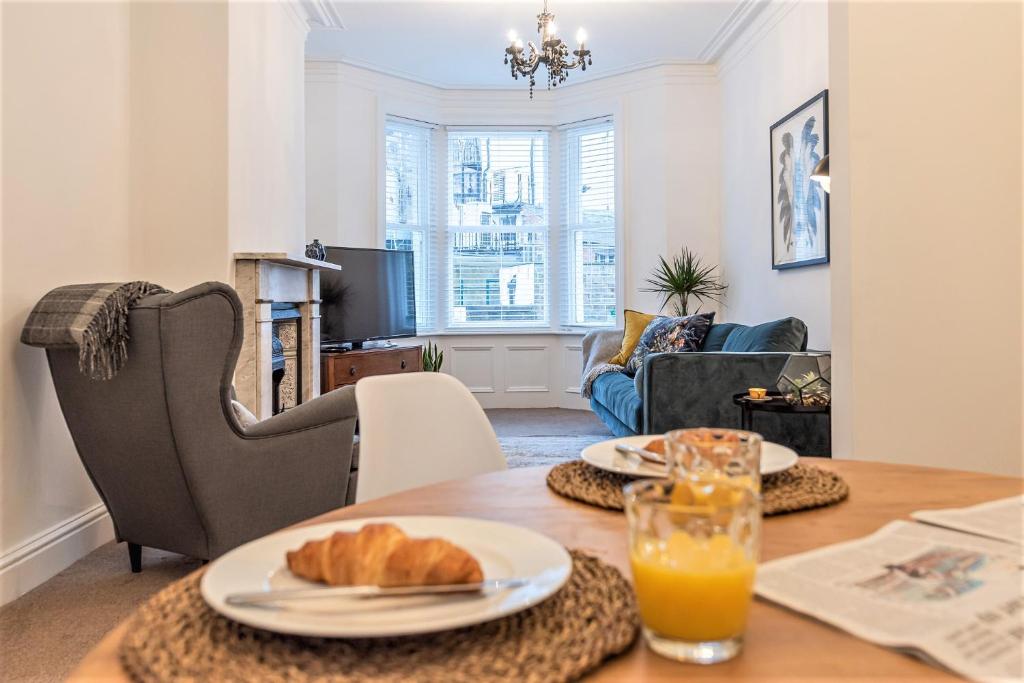 Perfectly Located 4 Storey Townhouse With 2 Parking Spaces In Central Harrogate Accommodation image 1 Perfectly Located 4 Storey Townhouse With 2 Parking Spaces In Central Harrogate image one