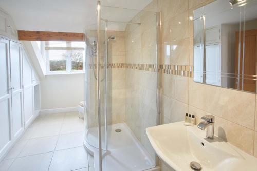 Host & Stay - Brook Villa Accommodation image 3 Host & Stay - Brook Villa image three