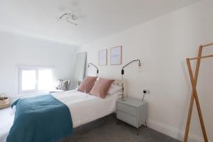 Sea Front Apartment image two