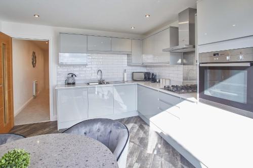 Host & Stay - The View, Hudsons Yard House Accommodation image 3 Host & Stay - The View, Hudsons Yard House image three