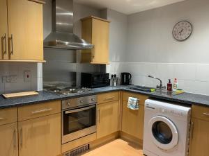 Lark - Sleeps 6, secure parking! Perfect for city centre working or leisure in Trendy Kelham Island, Accommodation image 2 Lark - Sleeps 6, secure parking! Perfect for city centre working or leisure in Trendy Kelham Island, image two
