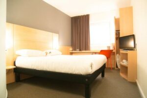 Market Weighton Hotels - Book Online Page image 12 Picture of ibis Hull City Centre
