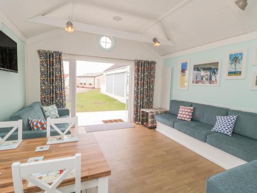 Chalet 280 image three