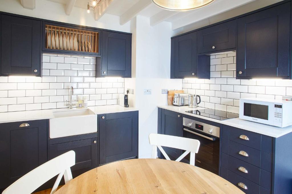 Host & Stay - Gun Gutter House Accommodation image 1 Host & Stay - Gun Gutter House image one