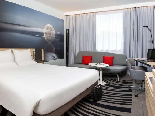Novotel Leeds Centre Accommodation image 3 Image name 251886662 the 1 image from the post Novotel Leeds Centre in Yorkshire.com.