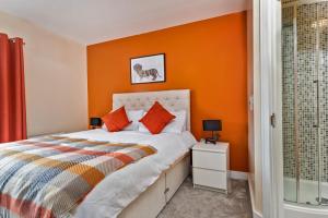 Exclusive - Stunning City Centre House! Parking Accommodation image 2 Exclusive - Stunning City Centre House! Parking image two