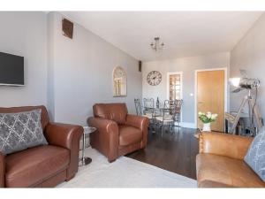 Waterfront 2 Bed, 2 Bath York City Centre Apartment with Parking Accommodation image 2 Waterfront 2 Bed, 2 Bath Apartment with Parking image two