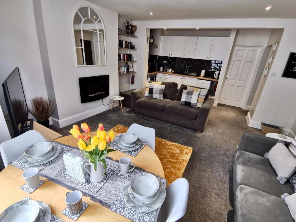 Sandalwood Apartment - Saltburn by the Sea image one