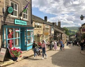 Withens Way Holiday Cottage, 2 Bedrooms, Haworth Accommodation image 2 Withens Way Holiday Cottage, 2 Bedrooms, Haworth image two