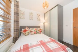Book Apartments in Hull Page image 25 Picture of Posh Parlour By Jesouth