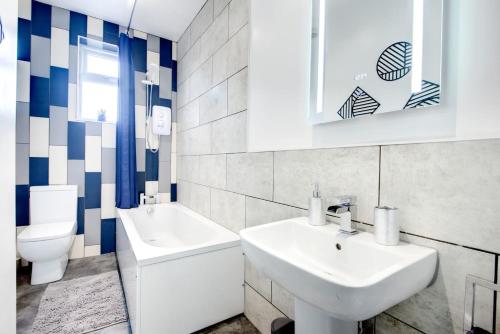 Cosy home from home -FreeParking-Close amenities Accommodation image 3 Cosy home from home -FreeParking-Close amenities image three