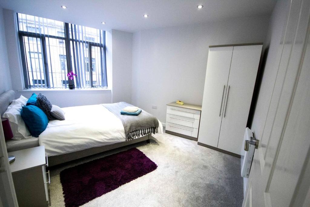 StayZo - Executive City Centre Apartment 2 Accommodation image 3 StayZo - Executive City Centre Apartment 2 image three