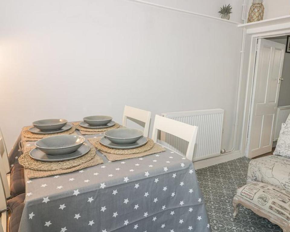Captains Cottage image one