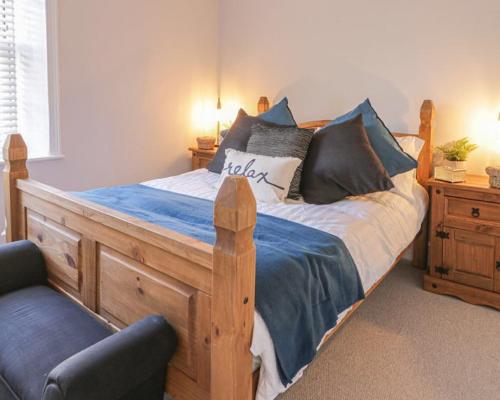 Captains Cottage image three