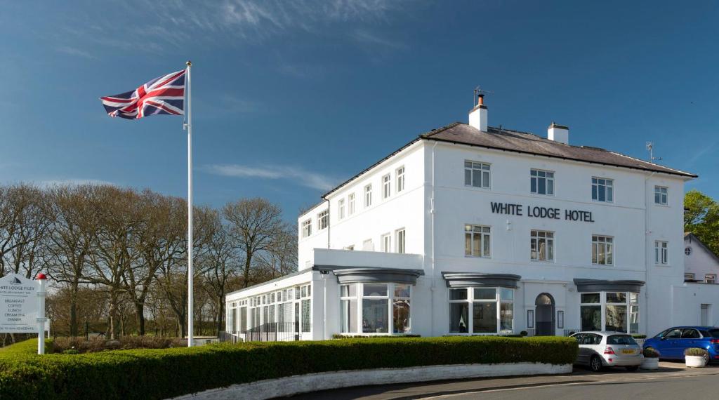 The White Lodge Hotel image three