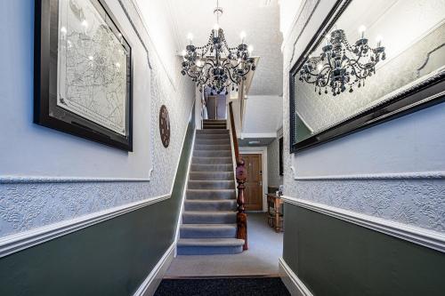 Fountains Guest House - Harrogate Stays image three