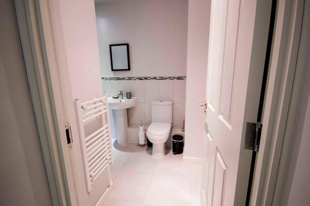 StayZo Modern Studio Apartment 1 in Bradford City Accommodation image 1 StayZo Modern Studio Apartment 1 in Bradford City image one