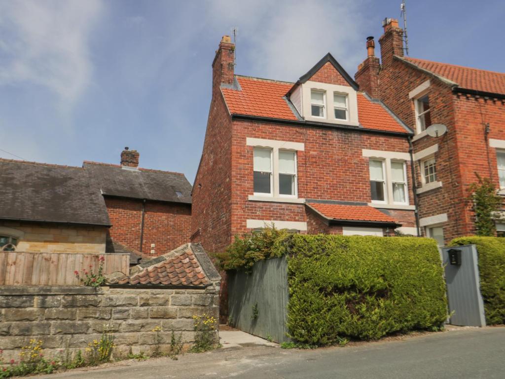 Arden House image one