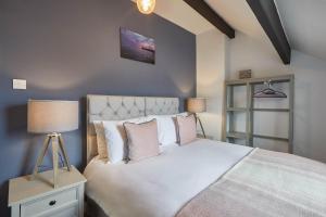 Host & Stay - Emerald Hideaway Apartment Accommodation image 2 Host & Stay - Emerald Hideaway Apartment image two