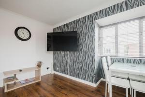 Hullidays - 'Old School Penthouse' Trinity Square Accommodation image 2 Hullidays - 'Old School Penthouse' Trinity Square image two
