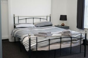 Book Apartments in Hull Page image 11 Picture of Hullidays - University Side Lg 4 bed House