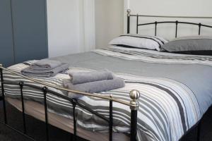 Hullidays - University Side Lg 4 bed House Accommodation image 2 Hullidays - University Side Lg 4 bed House image two