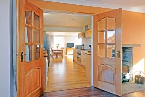 Rugby Field Cottage Whitby with off-street parking image two