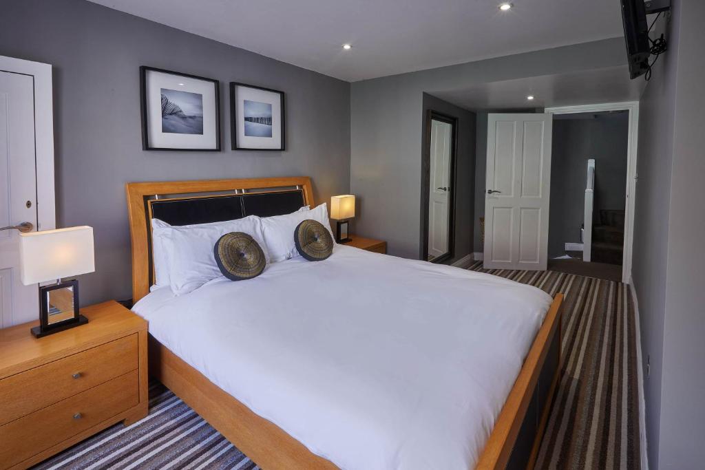 Host & Stay - Brunswick Cottage image one