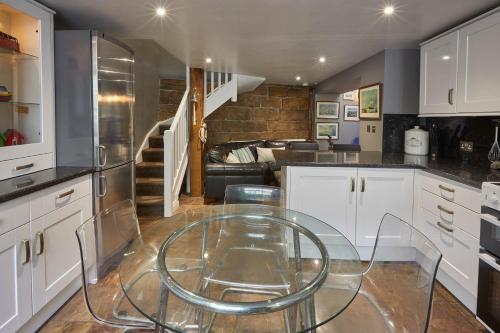 Host & Stay - Brunswick Cottage image three