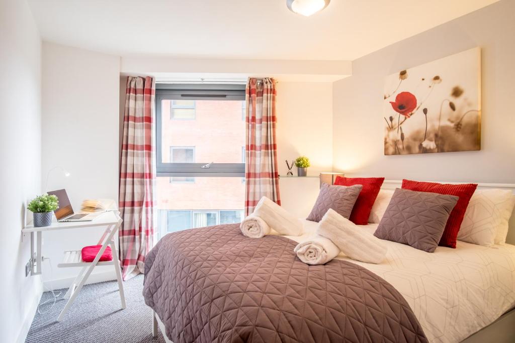 Stylish City 2 Bed, 2 Bath, FREE PARKING & WiFi Accommodation image 1 Stylish City 2 Bed, 2 Bath, FREE PARKING & WiFi image one