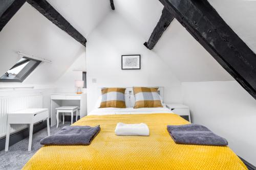 Whitby Central, 2mins Walk from Beach, Pet Friendly image three