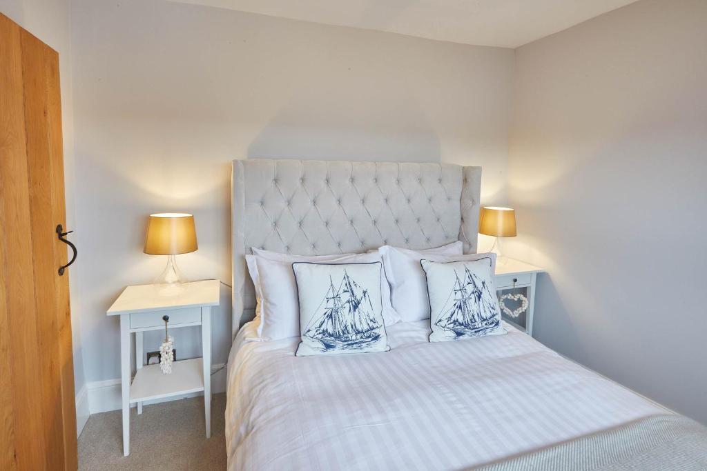 Host & Stay - Henderson House Accommodation image 1 Host & Stay - Henderson House image one