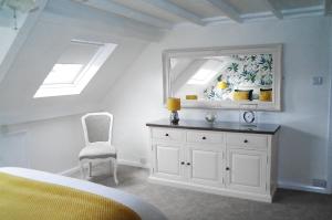 White Linen Whitby, Room Only Accommodation image 2 White Linen Whitby, Room Only image two
