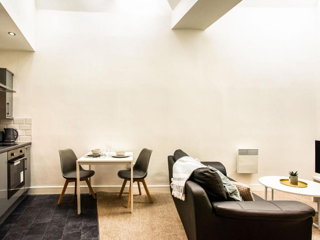Appealing Studio in Bradford near Forster Square Retail Park Accommodation image 1 Appealing Studio in Bradford near Forster Square Retail Park image one