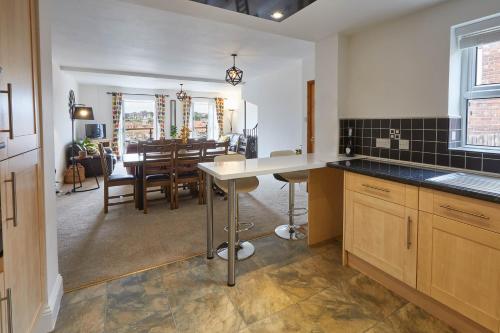 Host & Stay - Harbour View House image three
