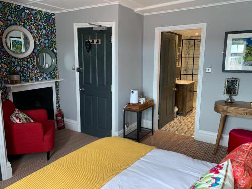Sherlocks lodgings image three