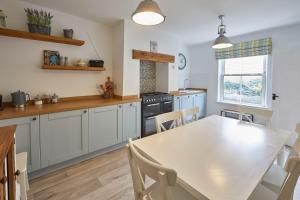 Host & Stay - Adventure House Accommodation image 2 Host & Stay - Adventure House image two